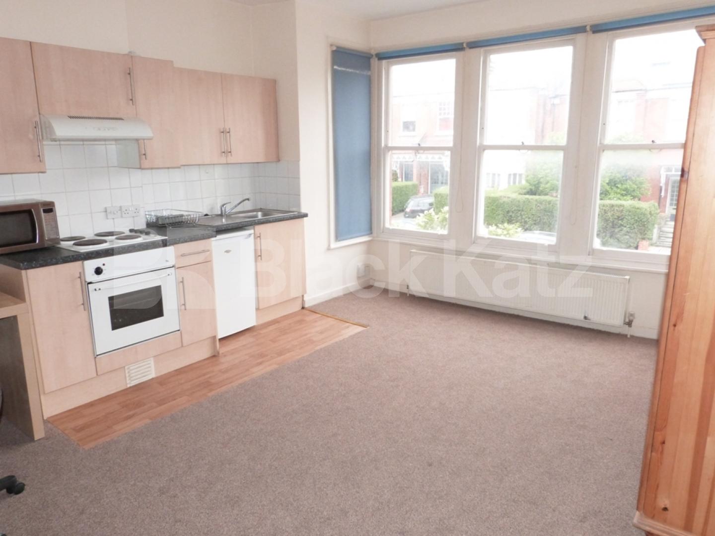 			PRICE INCLUDES ALL BILLS, Studio Apartment, 1 bath, 1 reception Studio			 Alexandra Park Road, Muswell Hill