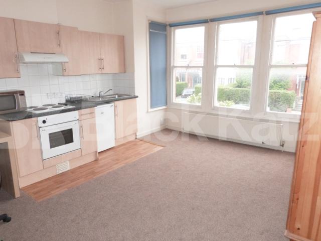 			PRICE INCLUDES ALL BILLS, Studio Apartment, 1 bath, 1 reception Studio			 Alexandra Park Road, Muswell Hill