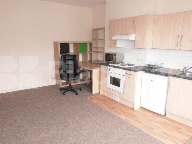 			PRICE INCLUDES ALL BILLS, Studio Apartment, 1 bath, 1 reception Studio			 Alexandra Park Road, Muswell Hill