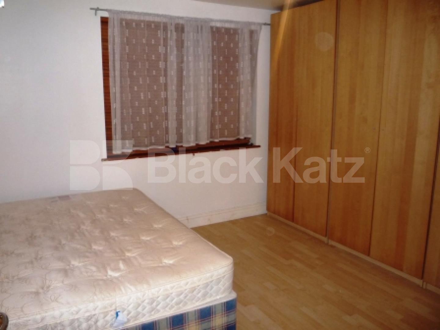 			1 Bedroom, 1 bath, 1 reception Flat			 Palmerston Road, BOWES PARK