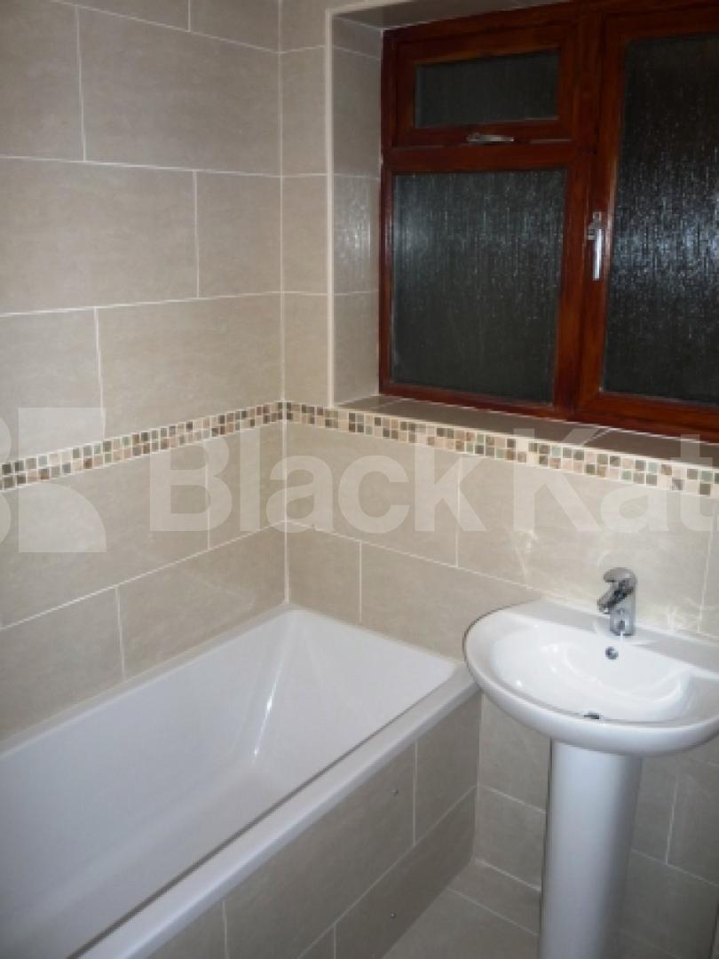 			1 Bedroom, 1 bath, 1 reception Flat			 Palmerston Road, BOWES PARK