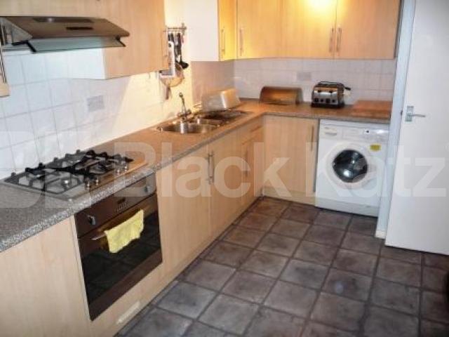			2 Bedroom, 1 bath, 1 reception House			 Lightfoot Road, CROUCH END