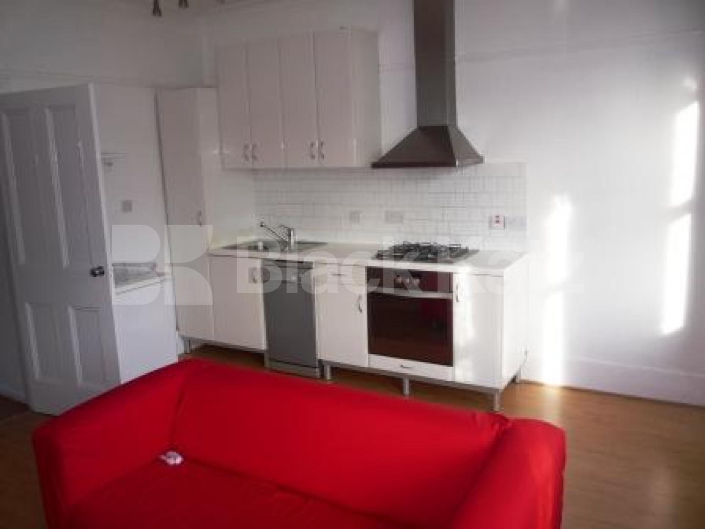 			2 Bedroom, 1 bath, 1 reception Flat			 Glebe Rd, Crouch End