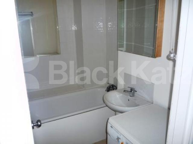 			2 Bedroom, 1 bath, 1 reception Flat			 Glebe Rd, Crouch End