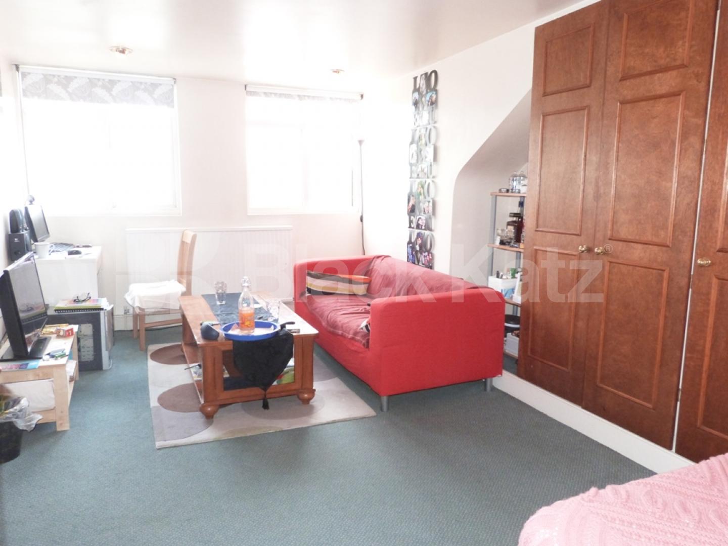 			Studio Apartment, 1 bath, 1 reception Flat			 Hornsey Park Road, HORNSEY