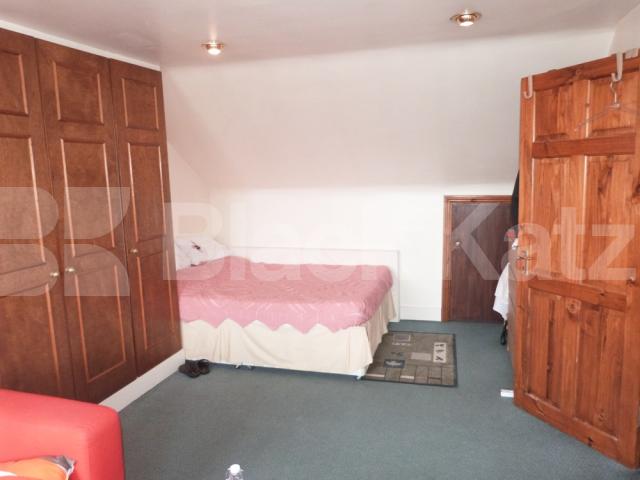 			Studio Apartment, 1 bath, 1 reception Flat			 Hornsey Park Road, HORNSEY