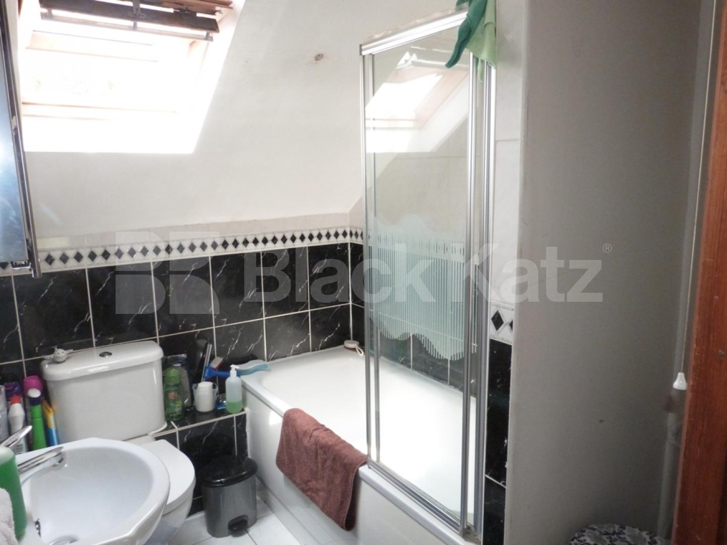 			Studio Apartment, 1 bath, 1 reception Flat			 Hornsey Park Road, HORNSEY