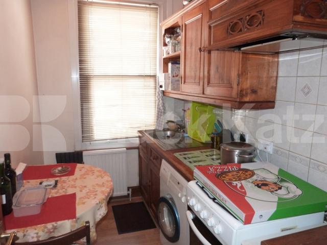 			Studio Apartment, 1 bath, 1 reception Flat			 Hornsey Park Road, HORNSEY