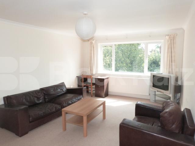 			2 Bedroom, 1 bath, 1 reception Flat			 Queens Avenue, MUSWELL HILL