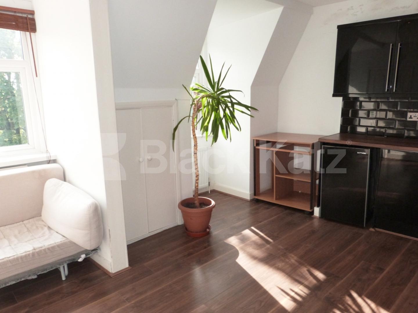 			1 Bedroom, 1 bath, 1 reception Flat			 Colney Hatch Lane, Muswell Hill