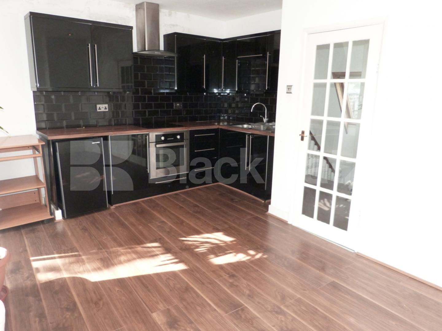 			1 Bedroom, 1 bath, 1 reception Flat			 Colney Hatch Lane, Muswell Hill