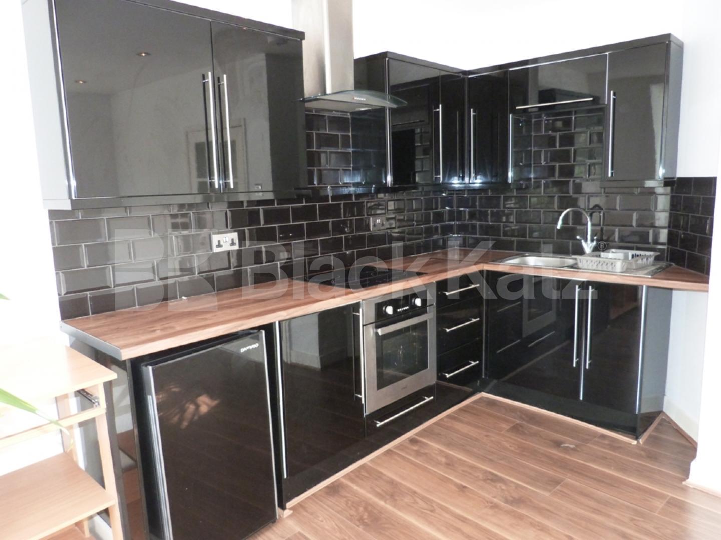 			1 Bedroom, 1 bath, 1 reception Flat			 Colney Hatch Lane, Muswell Hill