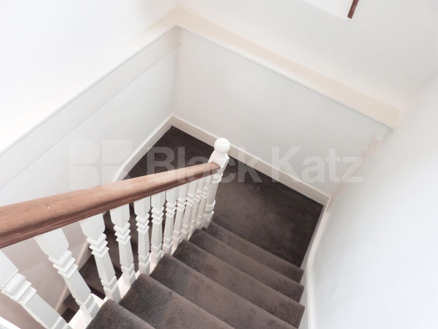 			1 Bedroom, 1 bath, 1 reception Flat			 Colney Hatch Lane, Muswell Hill