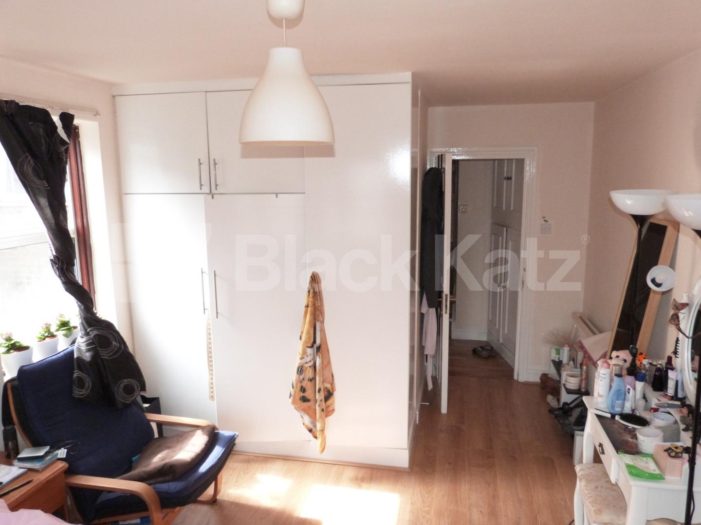			2 Bedroom, 1 bath, 1 reception Flat			 Turnpike Lane, Hornsey