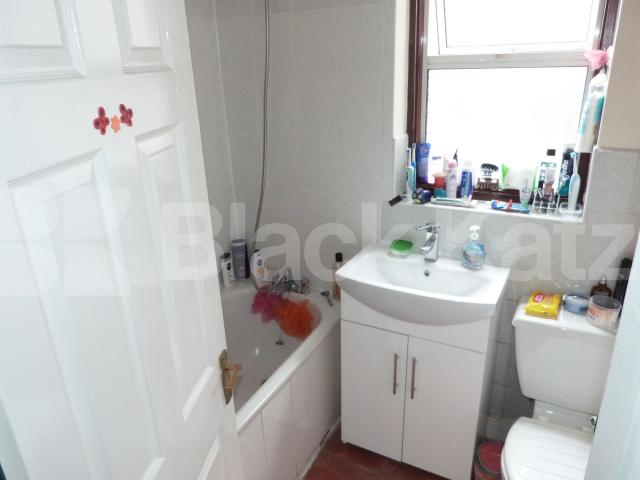 			2 Bedroom, 1 bath, 1 reception Flat			 Turnpike Lane, Hornsey