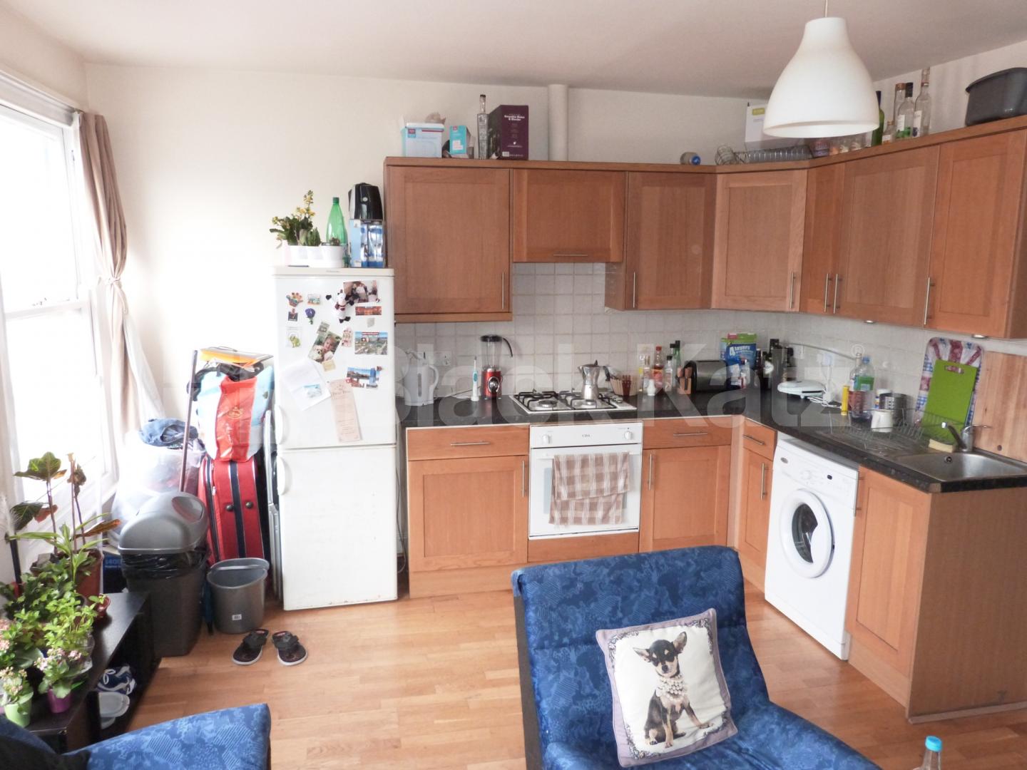			2 Bedroom, 1 bath, 1 reception Flat			 Turnpike Lane, Hornsey