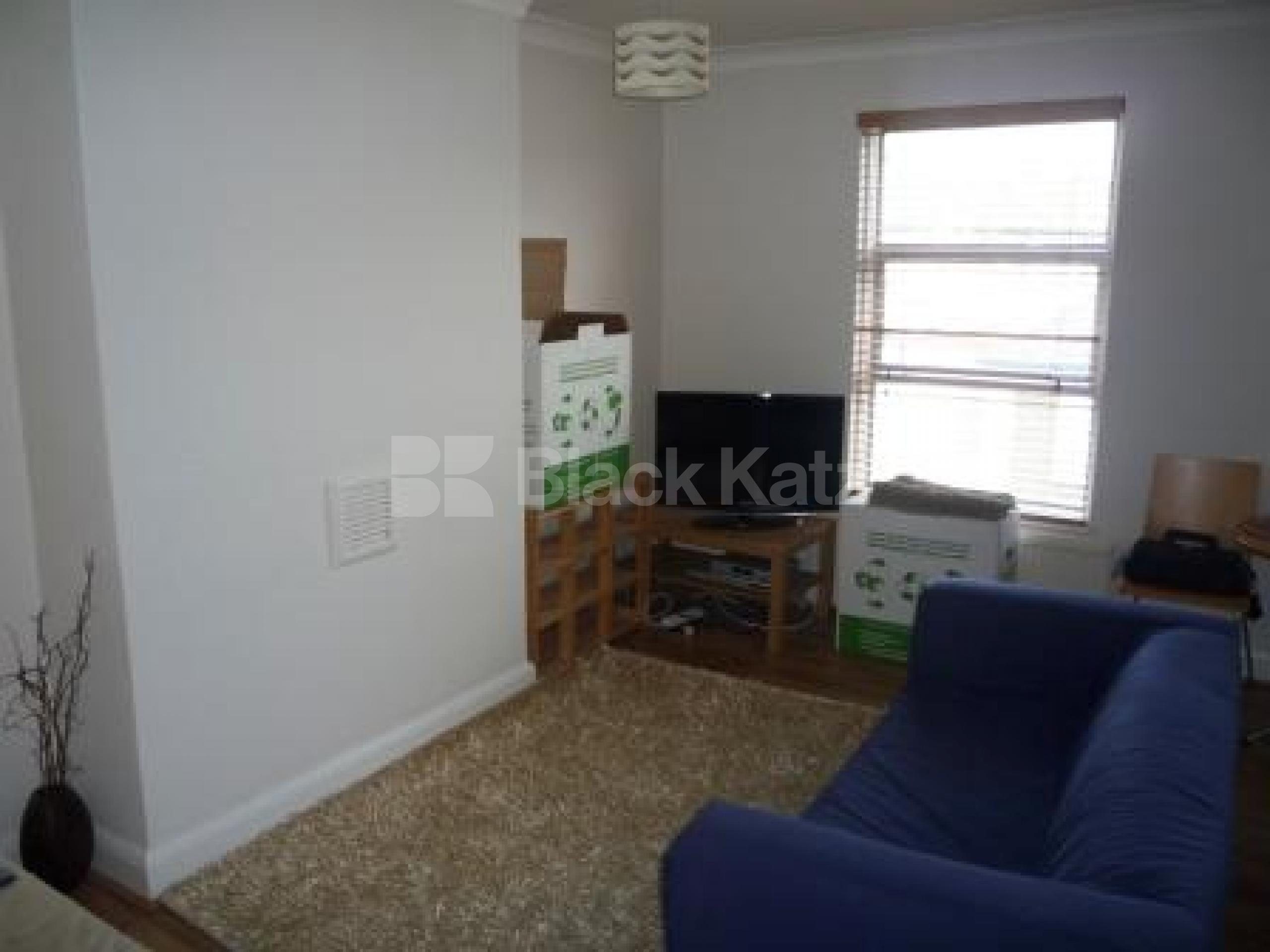 			LET, 1 Bedroom, 1 bath, 1 reception Flat			 Park Road, CROUCH END N8