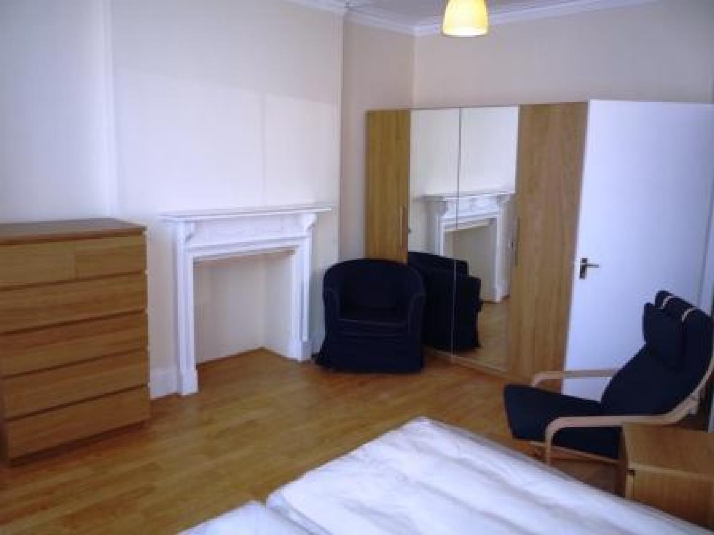			3 Bedroom, 1 bath, 1 reception Flat			 Muswell Avenue, MUSWELL HILL