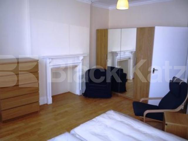 			3 Bedroom, 1 bath, 1 reception Flat			 Muswell Avenue, MUSWELL HILL
