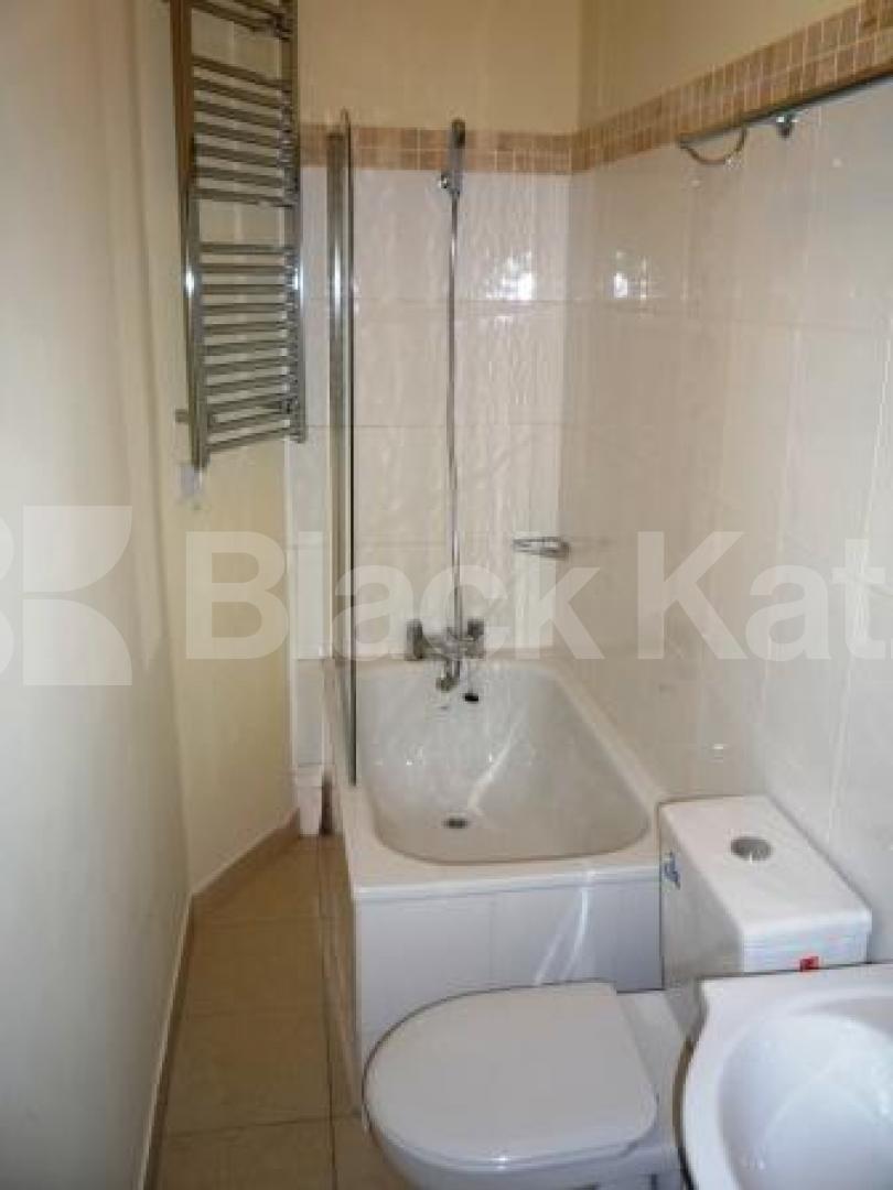 			3 Bedroom, 1 bath, 1 reception Flat			 Muswell Avenue, MUSWELL HILL