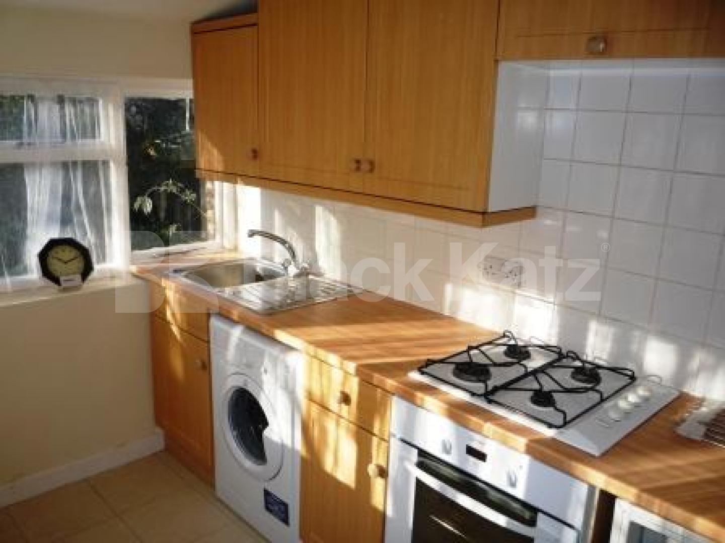 			3 Bedroom, 1 bath, 1 reception Flat			 Muswell Avenue, MUSWELL HILL