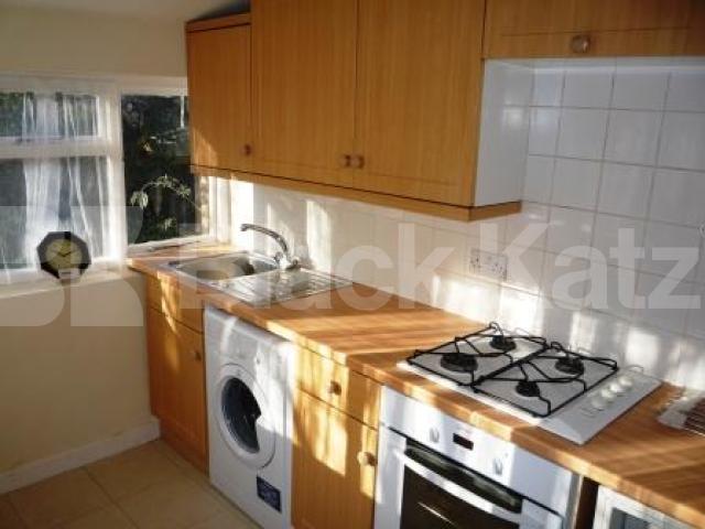 			3 Bedroom, 1 bath, 1 reception Flat			 Muswell Avenue, MUSWELL HILL