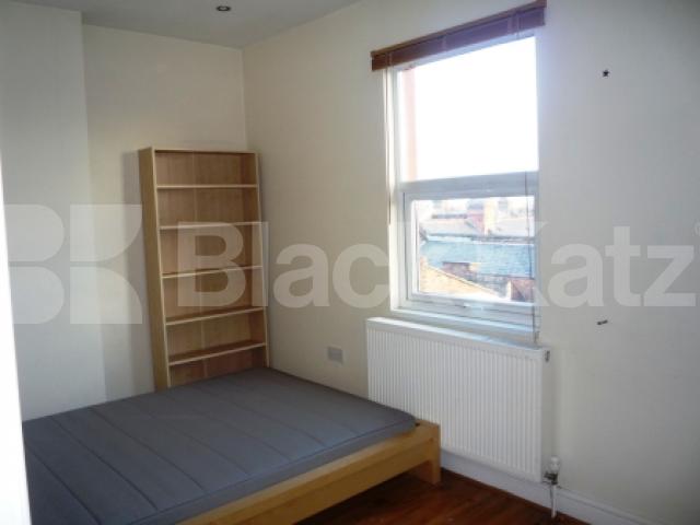 			Only 1 month's deposit instead of 6 weeks saving £500!, 2 Bedroom, 1 bath, 1 reception Flat			 Tottenham Lane, CROUCH END