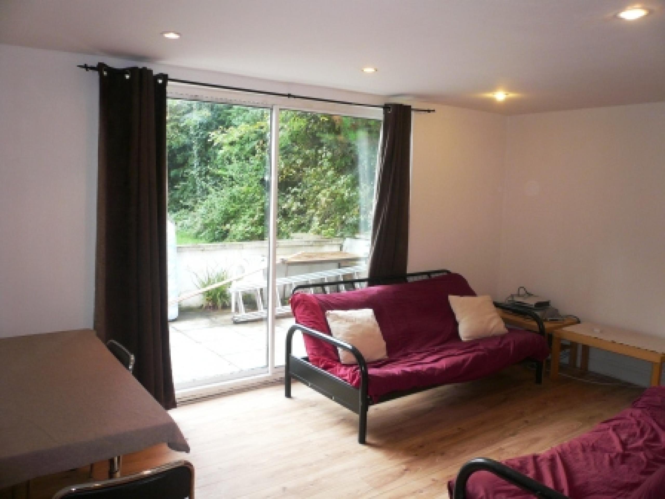 			4 Bedroom, 1 bath, 1 reception Flat			 Corringham Road, GOLDERS GREEN NW11