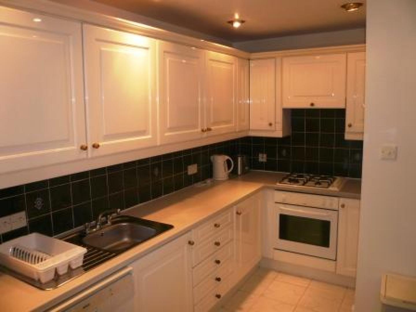 			4 Bedroom, 1 bath, 1 reception Flat			 Corringham Road, GOLDERS GREEN