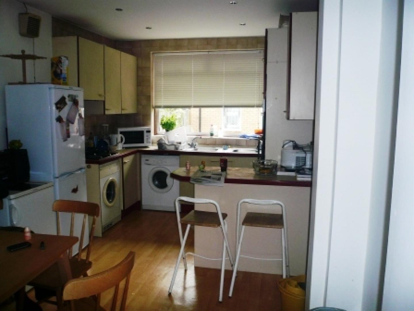 			4 Bedroom, 1 bath, 1 reception Flat			 St.Johns Road, GOLDERS GREEN