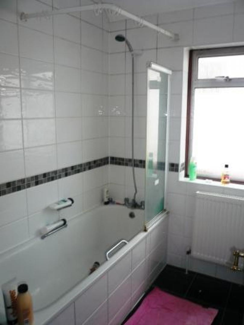 			4 Bedroom, 1 bath, 1 reception Flat			 St.Johns Road, GOLDERS GREEN