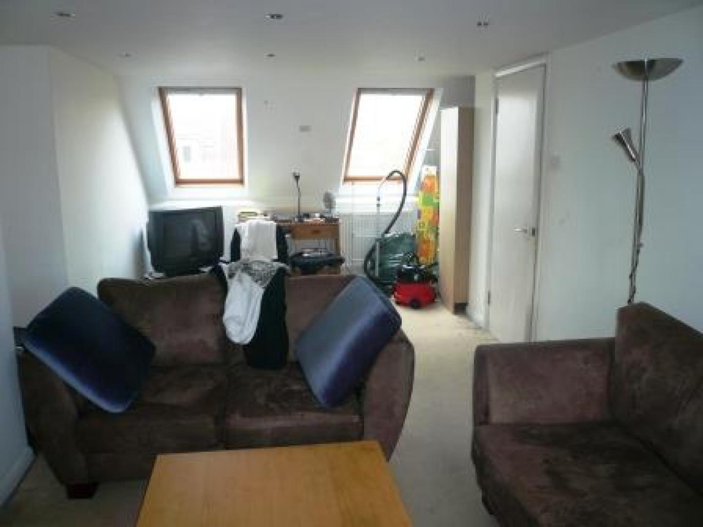 			4 Bedroom, 1 bath, 1 reception Flat			 St.Johns Road, GOLDERS GREEN