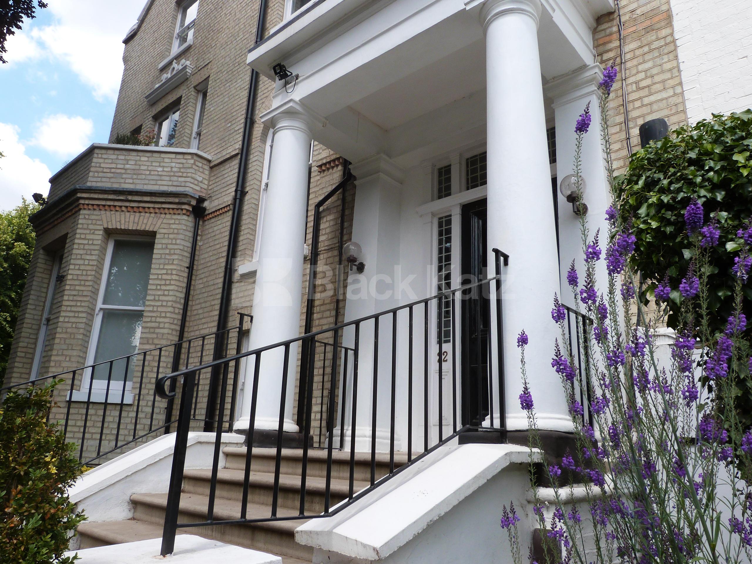 			LET BY BLACK KATZ, 1 Bedroom, 1 bath, 1 reception Flat			 Hampstead Lane, HIGHGATE N6