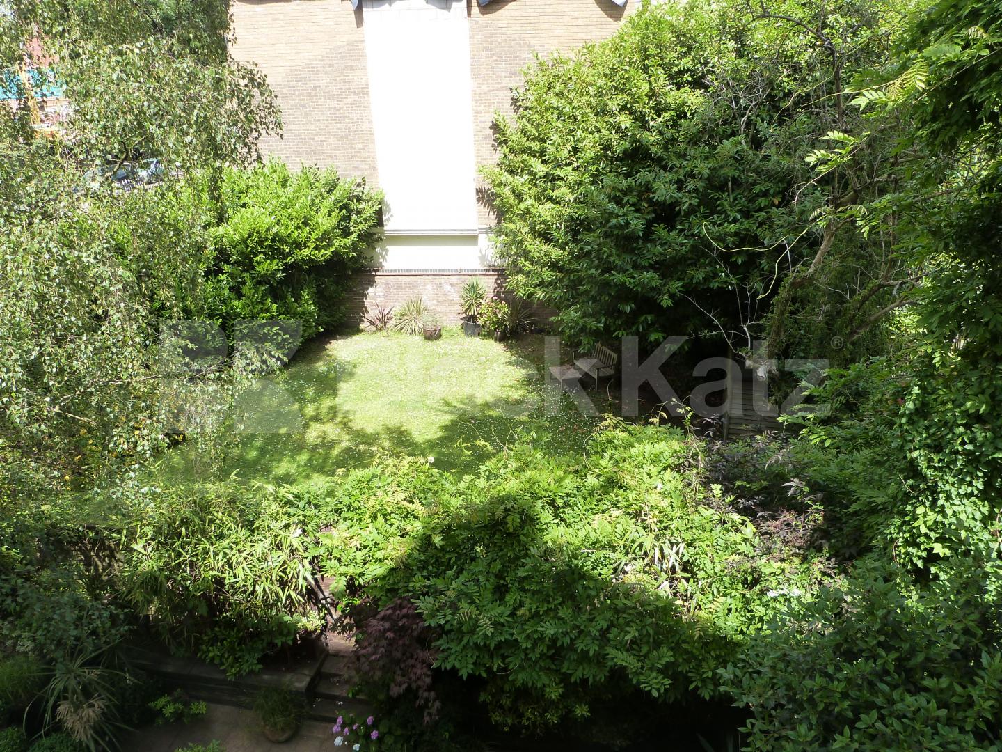 			LET BY BLACK KATZ, 1 Bedroom, 1 bath, 1 reception Flat			 Hampstead Lane, HIGHGATE