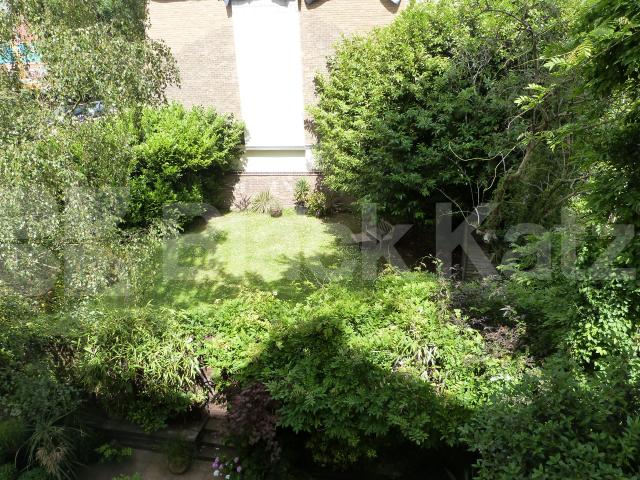 			LET BY BLACK KATZ, 1 Bedroom, 1 bath, 1 reception Flat			 Hampstead Lane, HIGHGATE