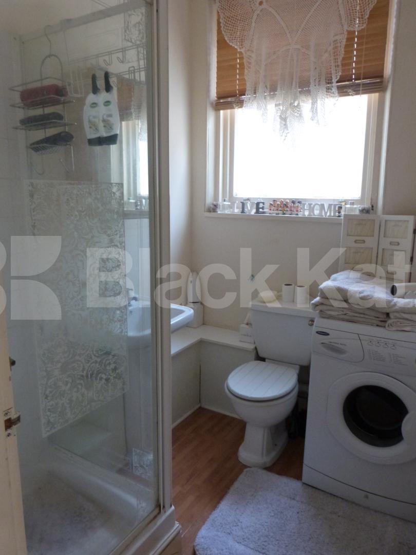 			LET BY BLACK KATZ, 1 Bedroom, 1 bath, 1 reception Flat			 Hampstead Lane, HIGHGATE