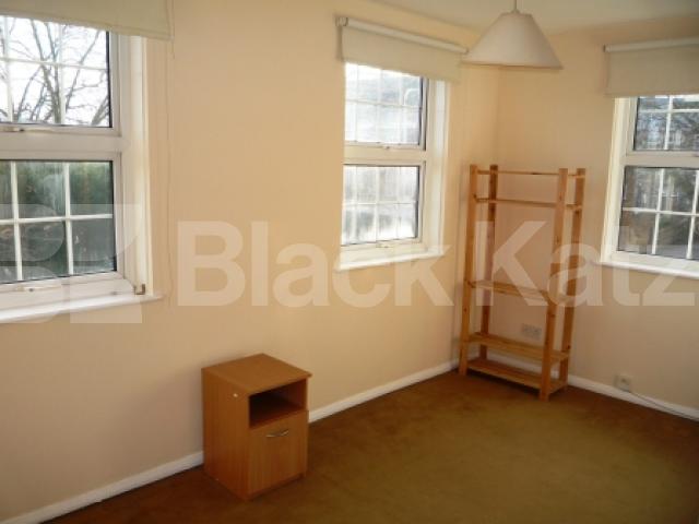 			4 Bedroom, 1 bath, 1 reception House			 Sussex Gardens, HIGHGATE