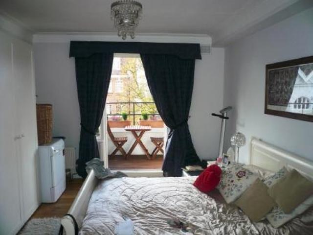 			2 Bedroom, 1 bath, 1 reception Flat			 West End Lane, WEST HAMPSTEAD