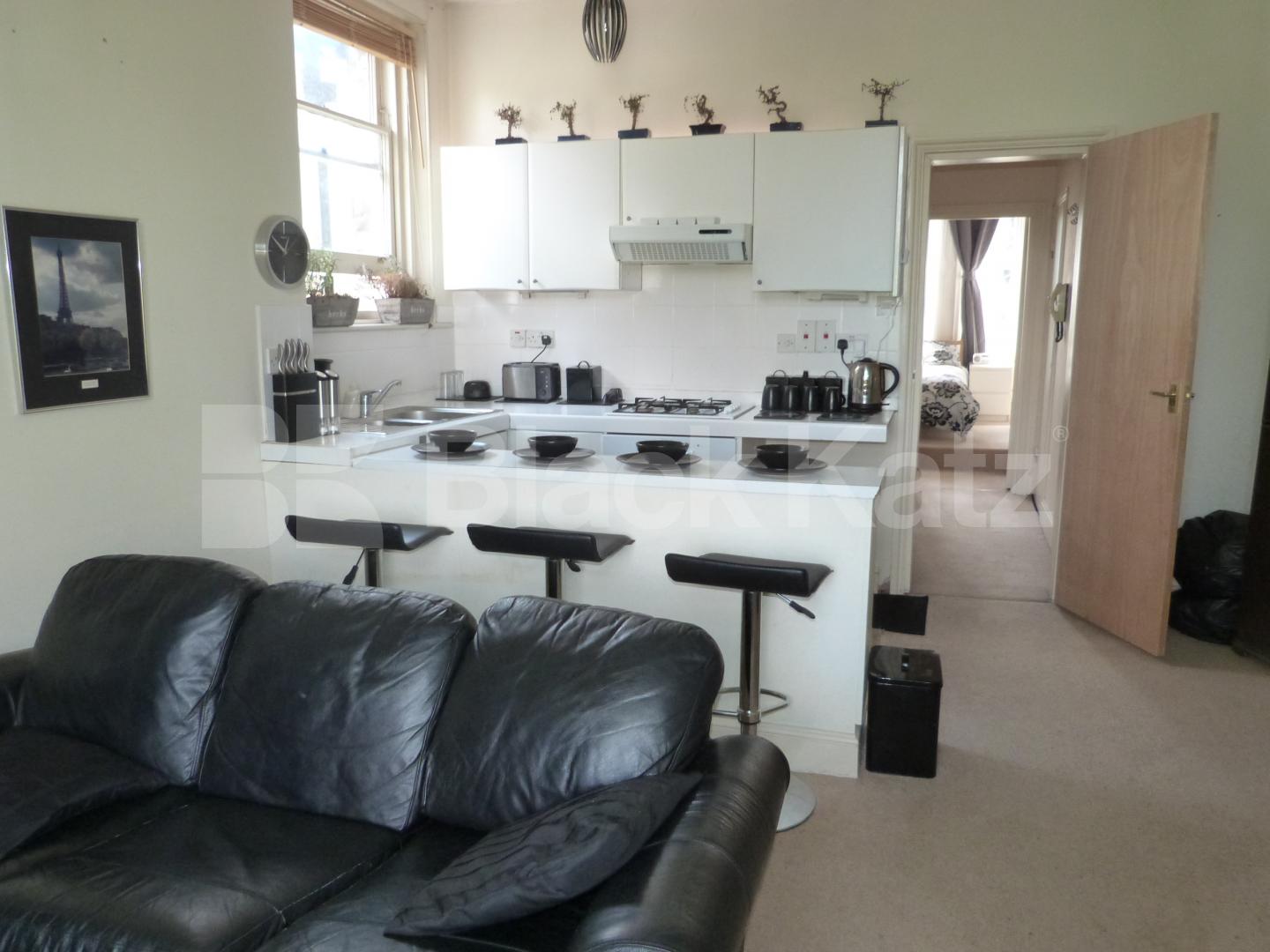 			LET BY BLACK KATZ, 1 Bedroom, 1 bath, 1 reception Flat			 Hampstead Lane, HIGHGATE