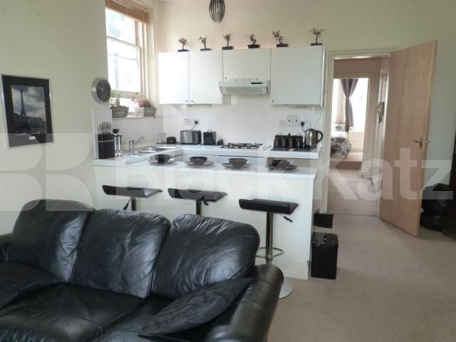 			LET BY BLACK KATZ, 1 Bedroom, 1 bath, 1 reception Flat			 Hampstead Lane, HIGHGATE