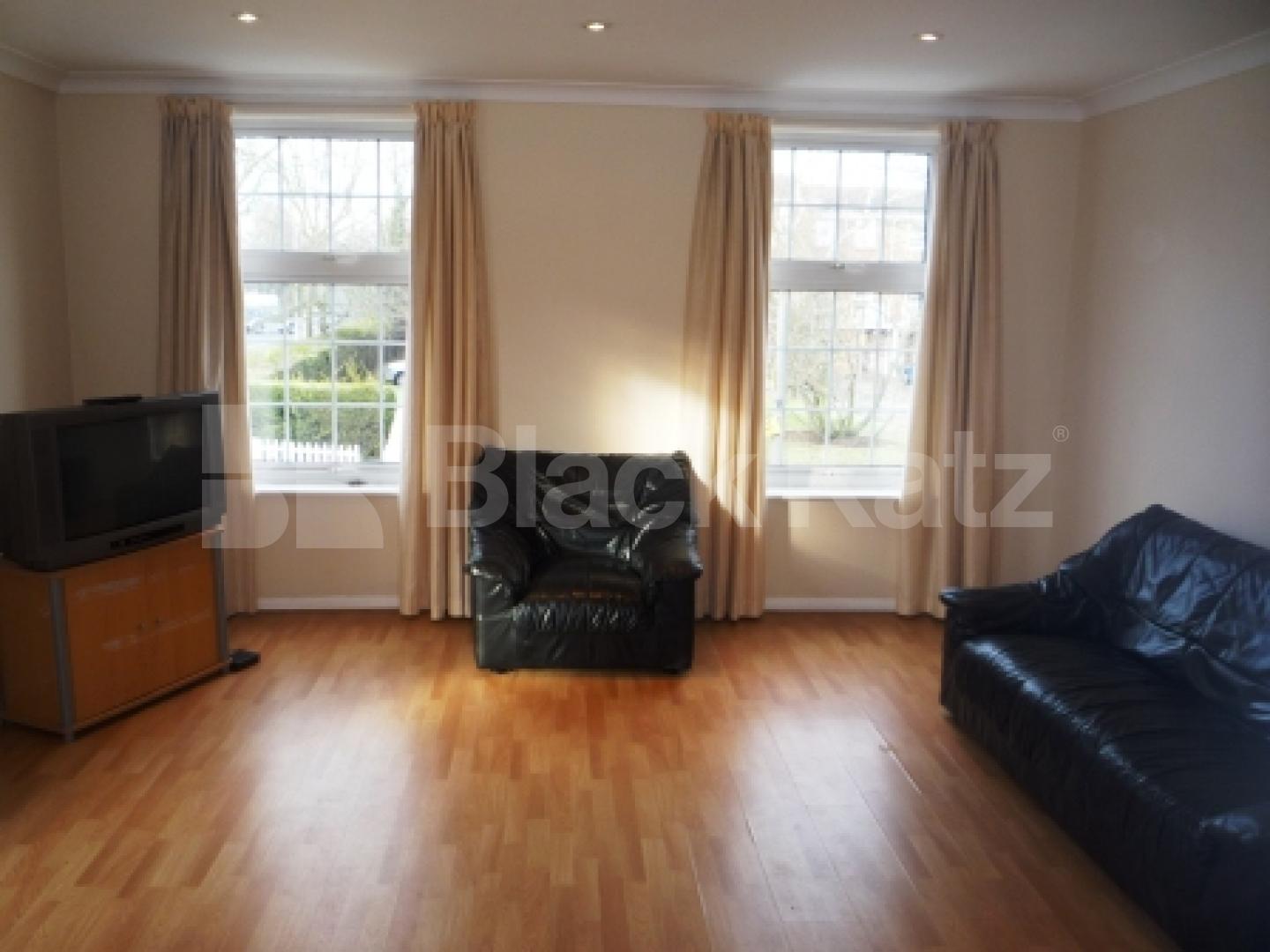 			4 Bedroom, 1 bath, 1 reception House			 Sussex Gardens, HIGHGATE