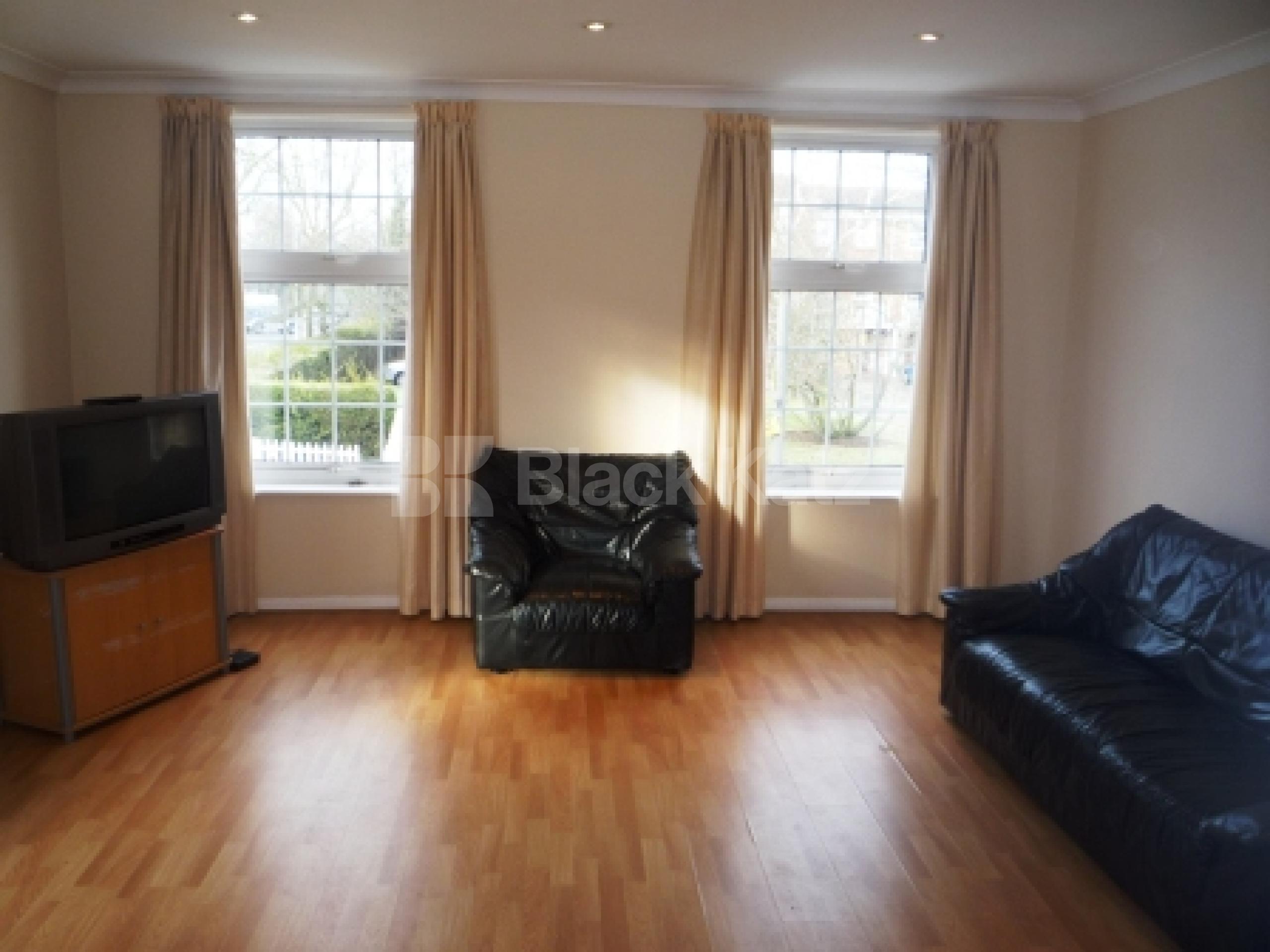 			4 Bedroom, 1 bath, 1 reception House			 Sussex Gardens, HIGHGATE N6