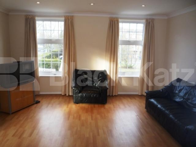 			4 Bedroom, 1 bath, 1 reception House			 Sussex Gardens, HIGHGATE