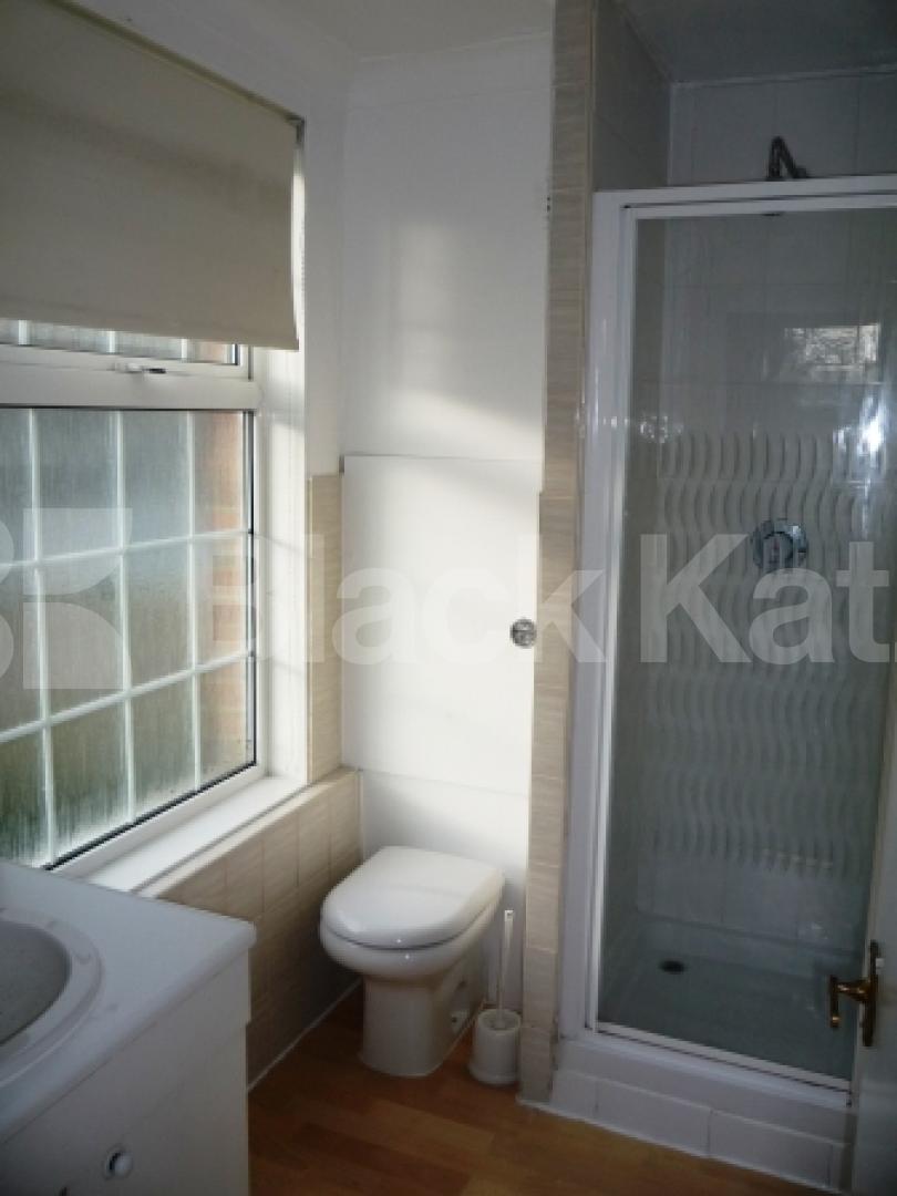 			4 Bedroom, 1 bath, 1 reception House			 Sussex Gardens, HIGHGATE