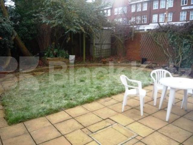 			4 Bedroom, 1 bath, 1 reception House			 Sussex Gardens, HIGHGATE