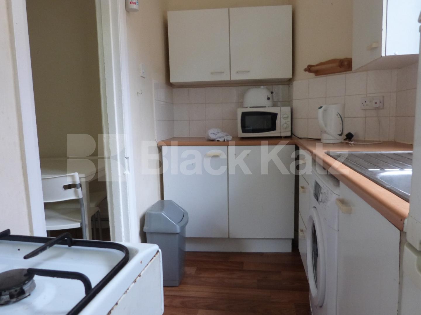 			3 Bedroom, 1 bath, 1 reception House			 Alexandra Gardens, Muswell Hill