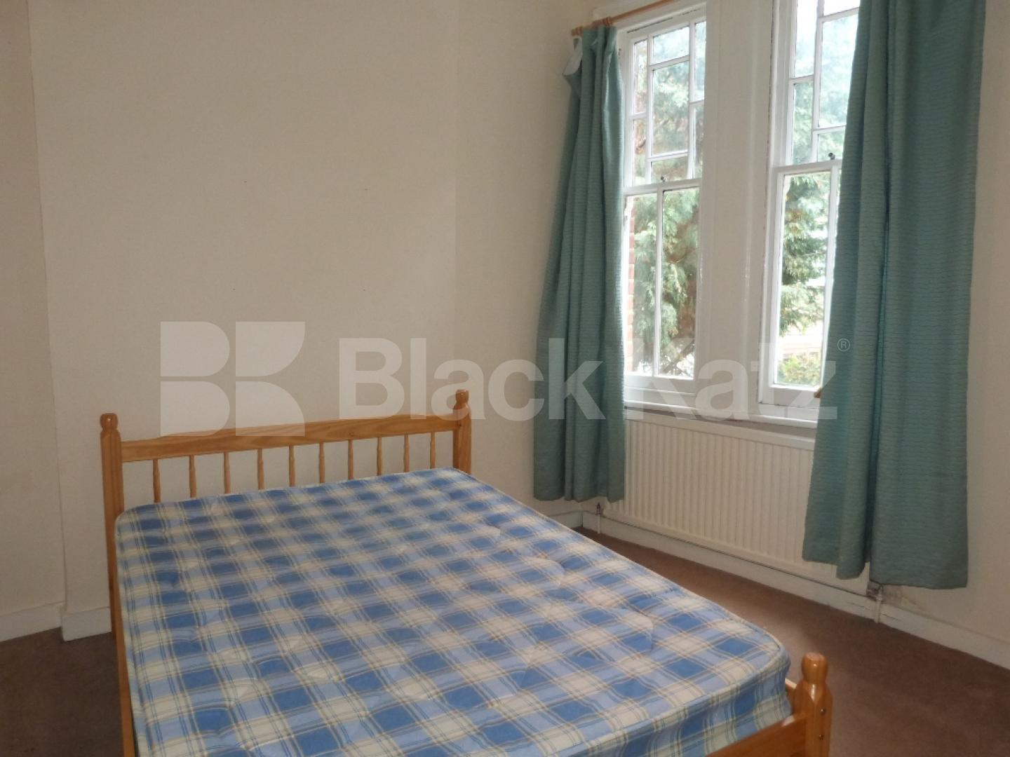 			3 Bedroom, 1 bath, 1 reception House			 Alexandra Gardens, Muswell Hill