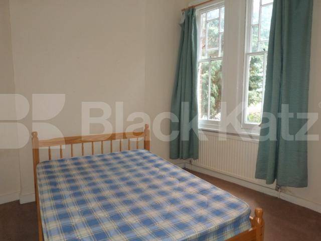 			3 Bedroom, 1 bath, 1 reception House			 Alexandra Gardens, Muswell Hill