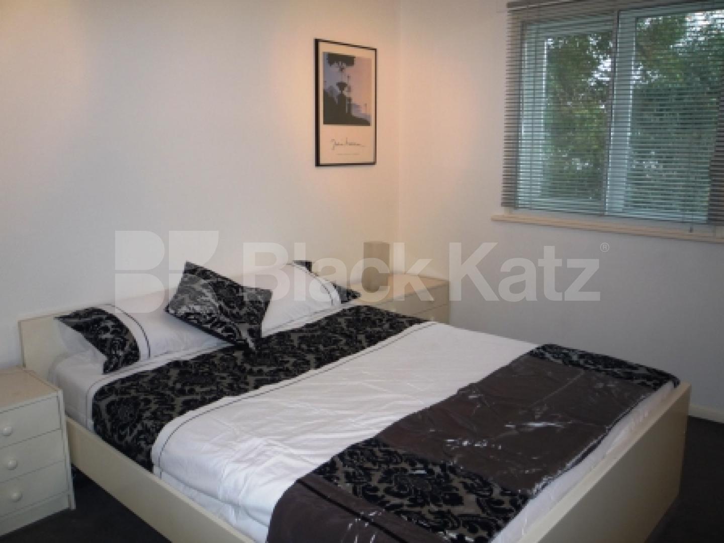 			LOVELY PROPERTY!, 2 Bedroom, 1 bath, 1 reception Flat			 Silver Birch Close, FRIERN BARNET