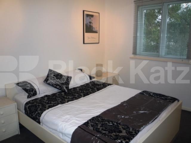 			LOVELY PROPERTY!, 2 Bedroom, 1 bath, 1 reception Flat			 Silver Birch Close, FRIERN BARNET